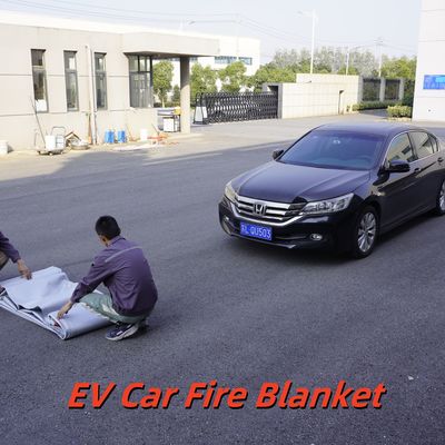 Gray EV Car Fire Blanket with 550℃/1000℃ Thermal Resistance and Oxygen Deprivation for Fire Pit Mat Protection